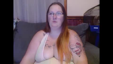 Snapshot of bigtitsgirl9991 chatting on October 9, 3:32 am Kim online show from October 9, 3:32 am