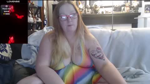 Snapshot of bigtitsgirl9991 chatting on January 6, 3:51 pm Kim online show from January 6, 3:51 pm