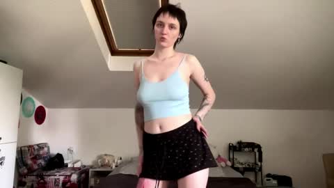 Mia online show from May 14, 8:42 am
