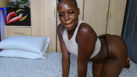 Snapshot of blackmellanin_ chatting on January 20, 4:54 am Smiley sylivia online show from January 20, 4:54 am
