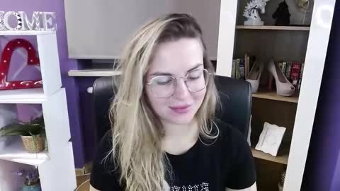 Z O E Y online show from October 22, 4:39 am