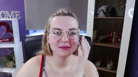 Z O E Y online show from March 3, 7:25 am