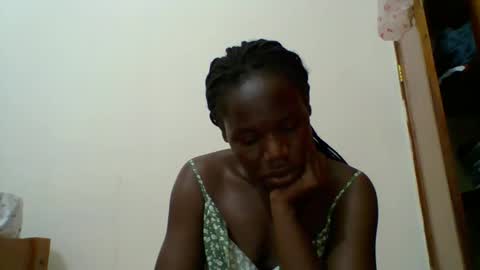 Snapshot of blacksexygal chatting on October 19, 7:05 pm SARAH online show from October 19, 7:05 pm