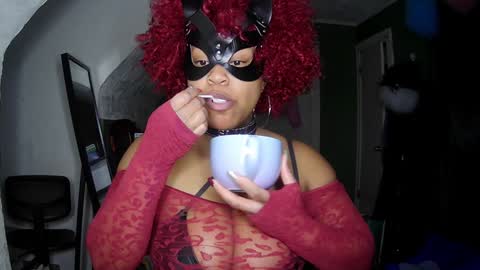Snapshot of blacksirenqueen chatting on December 12, 8:14 am Queen Siren online show from December 12, 8:14 am