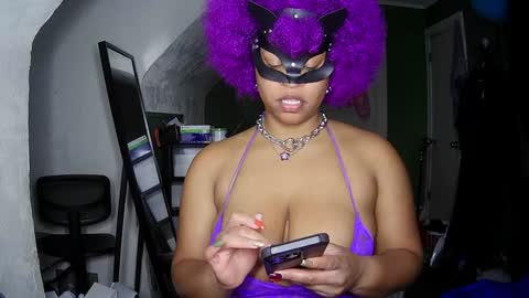 Snapshot of blacksirenqueen chatting on December 6, 1:07 am Queen Siren online show from December 6, 1:07 am