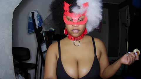 Snapshot of blacksirenqueen chatting on December 20, 5:57 am Queen Siren online show from December 20, 5:57 am