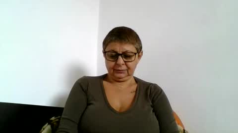 Snapshot of blackwidow05 chatting on October 6, 11:38 am Black Widow online show from October 6, 11:38 am