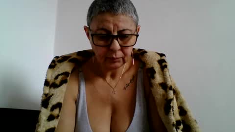 Snapshot of blackwidow05 chatting on January 24, 10:43 am Black Widow online show from January 24, 10:43 am