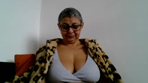 Snapshot of blackwidow05 chatting on February 4, 11:27 am Black Widow online show from February 4, 11:27 am