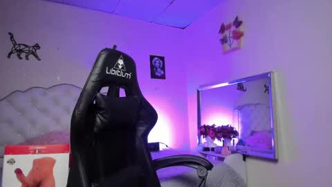 Snapshot of blair_elliis chatting on September 24, 7:13 pm Blair online show from September 24, 7:13 pm