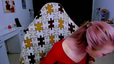 Nicole online show from February 7, 2:26 pm