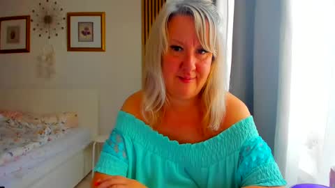 Nicole online show from July 28, 5:02 pm