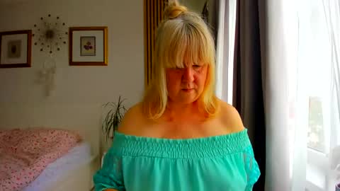 Nicole online show from June 19, 3:37 pm
