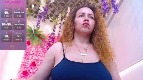 blonde_squirt_ online show from March 8, 5:39 pm