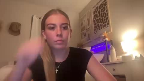 blondegirl964 online show from October 15, 11:18 pm