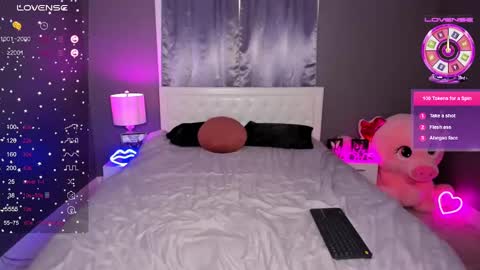 Snapshot of blondeprincess7 chatting on February 3, 9:18 pm Blondeprincess online show from February 3, 9:18 pm