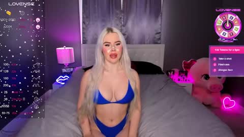 Snapshot of blondeprincess7 chatting on February 4, 3:47 pm Blondeprincess online show from February 4, 3:47 pm