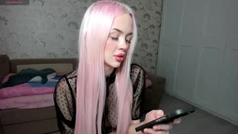 Elisa online show from March 19, 1:10 am