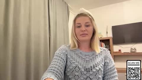 Snapshot of blondie_xoxoxo chatting on October 4, 5:28 pm blondie_xoxoxo online show from October 4, 5:28 pm