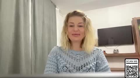 Snapshot of blondie_xoxoxo chatting on October 10, 7:13 am blondie_xoxoxo online show from October 10, 7:13 am