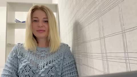 Snapshot of blondie_xoxoxo chatting on September 22, 9:19 am blondie_xoxoxo online show from September 22, 9:19 am