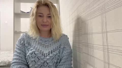 Snapshot of blondie_xoxoxo chatting on September 17, 9:18 am blondie_xoxoxo online show from September 17, 9:18 am