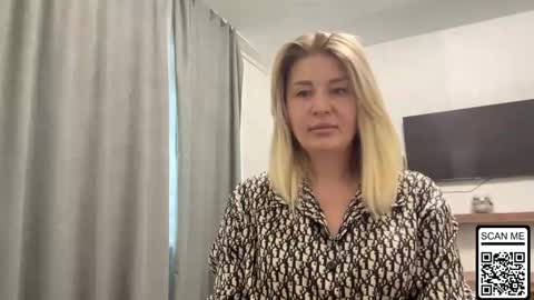 Snapshot of blondie_xoxoxo chatting on October 6, 7:14 am blondie_xoxoxo online show from October 6, 7:14 am