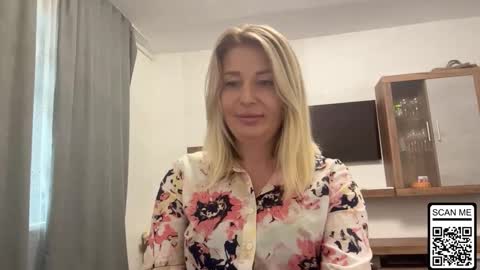 Snapshot of blondie_xoxoxo chatting on October 2, 9:25 am blondie_xoxoxo online show from October 2, 9:25 am