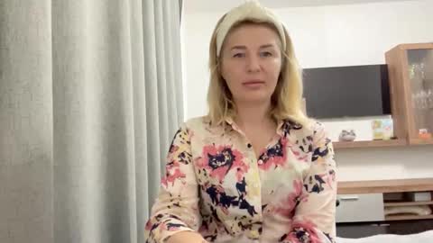 Snapshot of blondie_xoxoxo chatting on September 11, 6:36 am blondie_xoxoxo online show from September 11, 6:36 am