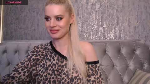 Snapshot of blondiestarxxx chatting on January 18, 9:34 pm Helen online show from January 18, 9:34 pm