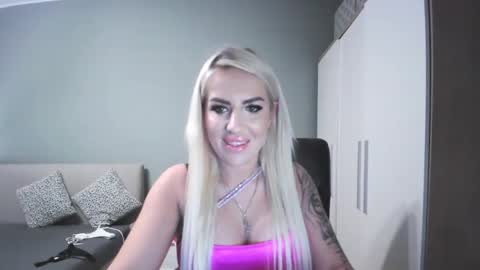 BlondLeyla online show from December 4, 2:30 pm