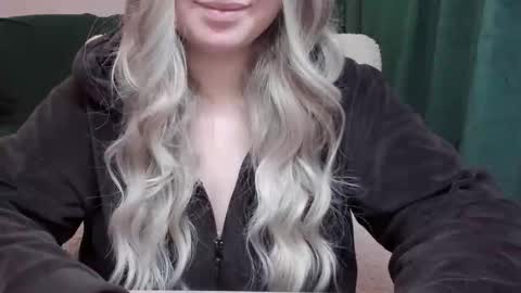 blondymargaret online show from December 17, 4:27 am