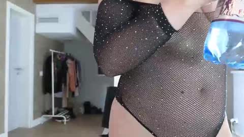 Snapshot of blue_angel_sweet chatting on September 27, 4:30 am blue_angel_sweet online show from September 27, 4:30 am