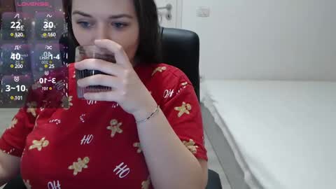 Snapshot of blue_eyes96 chatting on January 7, 5:31 pm Juliet online show from January 7, 5:31 pm