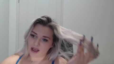 Snapshot of blue_eyes96 chatting on October 14, 5:15 pm Juliet online show from October 14, 5:15 pm