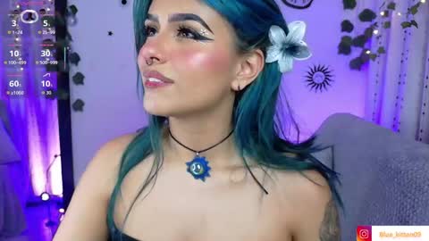 blue_kittenn online show from May 30, 4:43 am