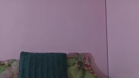 Snapshot of bluedi622952 chatting on September 12, 12:01 pm Tee online show from September 12, 12:01 pm