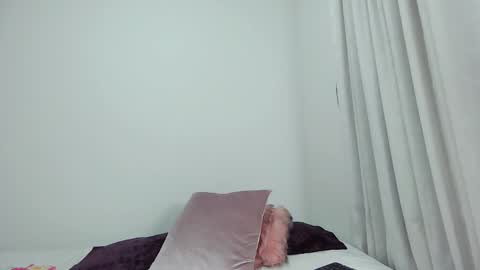 bluediamond_ online show from February 11, 3:20 am