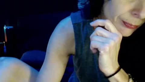 Blueeyedlie online show from February 8, 9:15 pm