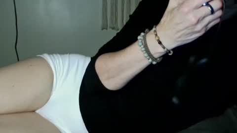 Blueeyedlie online show from August 6, 4:41 am