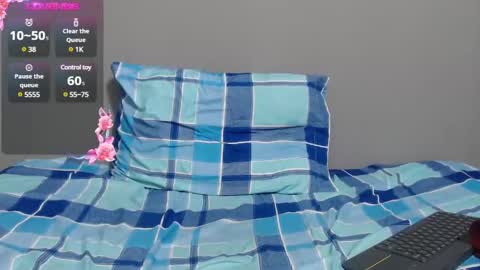 Snapshot of blueviolette chatting on December 12, 4:53 pm Violette 3 online show from December 12, 4:53 pm
