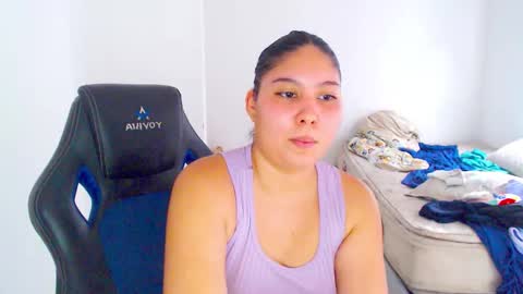 Snapshot of blumbum chatting on October 19, 9:39 pm Hey guysI am BrendaWelcome my room online show from October 19, 9:39 pm