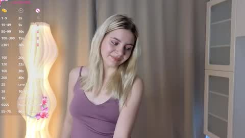 Snapshot of blushkitty chatting on October 16, 6:38 am Chloe online show from October 16, 6:38 am
