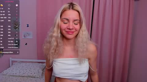 Snapshot of blushkitty chatting on September 10, 3:45 pm Chloe online show from September 10, 3:45 pm