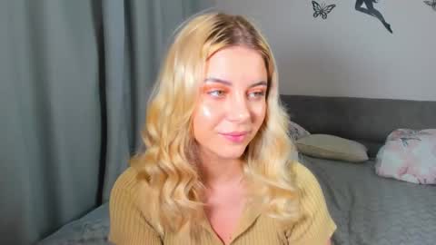 Snapshot of blushkitty chatting on October 14, 6:16 am Chloe online show from October 14, 6:16 am