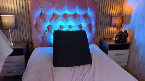 bonnali_lune online show from April 30, 5:34 am
