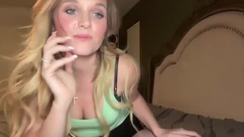 booksnlooksgirl online show from December 17, 3:06 am