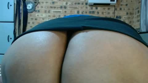 bootytwerkxxx online show from August 2, 9:01 am