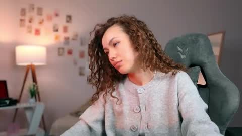 Snapshot of branchwithflowers chatting on October 1, 1:05 pm Lilly online show from October 1, 1:05 pm