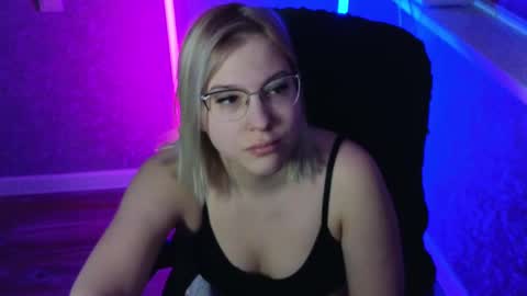 Snapshot of brandy__stars chatting on February 10, 2:19 am Belle online show from February 10, 2:19 am